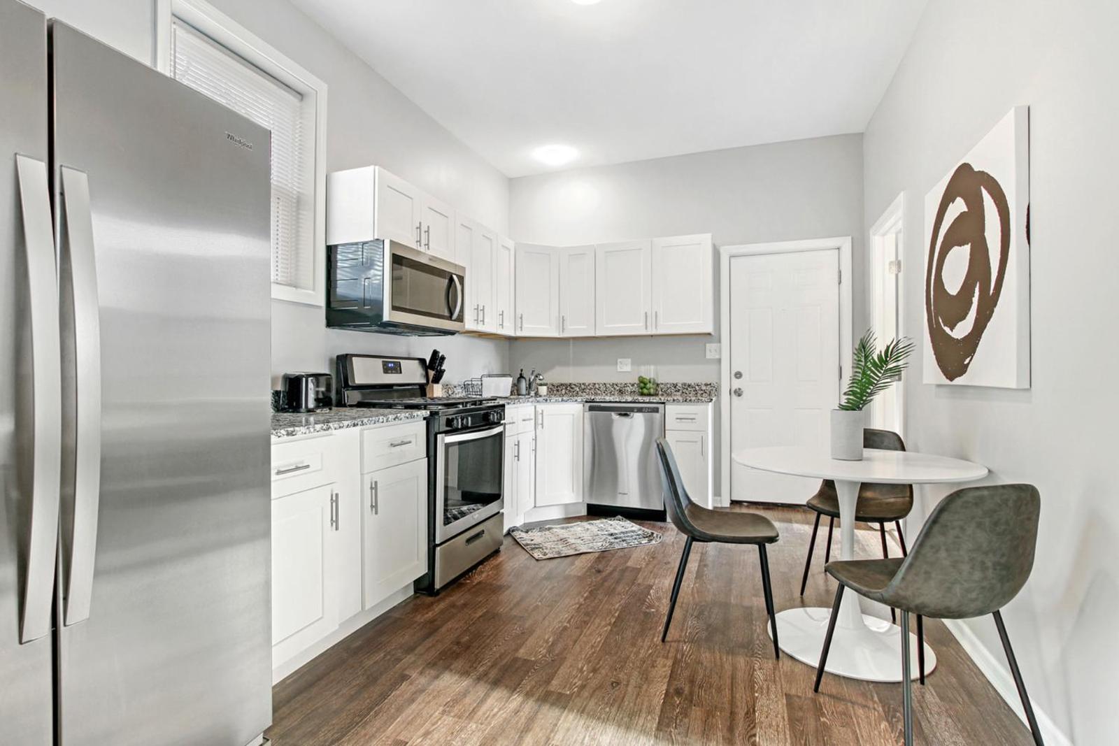 Walk Around the Trendy Logan Sq from a Stylish 2BR KL1 Main image 2